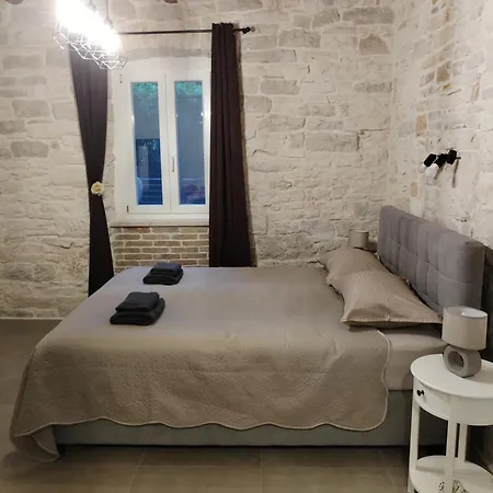 Ivor Apartment