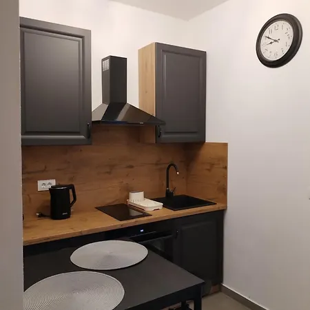 Ivor Apartment *