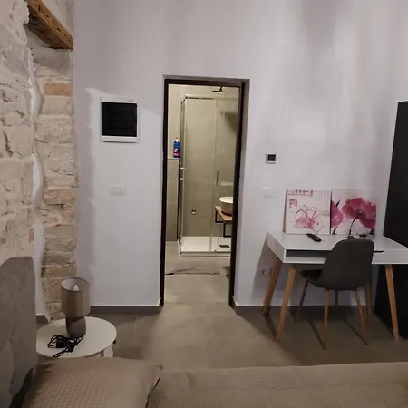 Ivor Apartment *