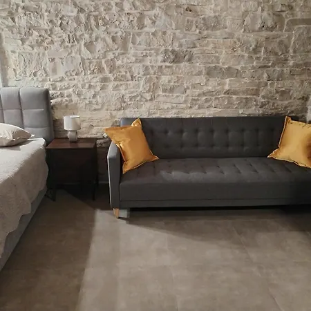 Ivor Apartment