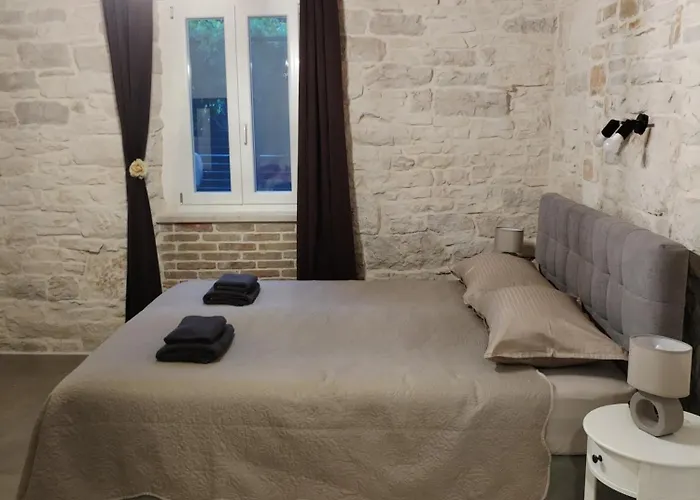 Ivor Apartment
