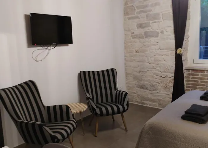 Ivor Apartment
