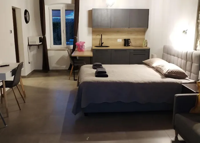 Ivor Apartment