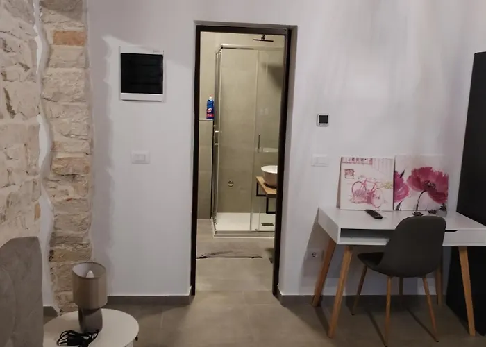 Ivor Apartment *
