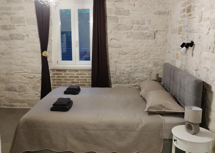 Ivor Apartment