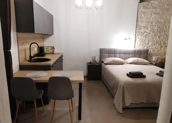Ivor Apartment