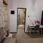 Ivor Apartment *